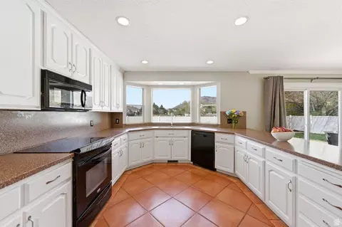 Kitchen - 3061 E Ksel Dr S, Sandy, UT 84092 photo 2 of 4
