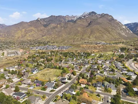 View/Area - 3061 E Ksel Dr S, Sandy, UT 84092 photo 5 of 6
