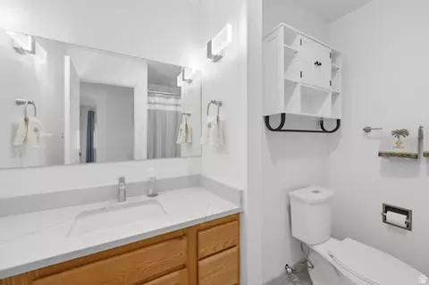 Bath - 2198 S Elaine Dr E, Bountiful, UT 84010 photo 1 of 3