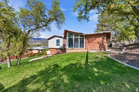 Exterior - 2198 S Elaine Dr E, Bountiful, UT 84010 photo 7 of 10