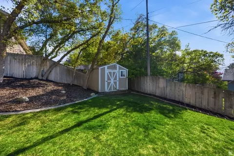 Exterior - 2198 S Elaine Dr E, Bountiful, UT 84010 photo 10 of 10