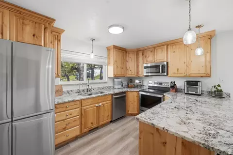 Kitchen - 2198 S Elaine Dr E, Bountiful, UT 84010 photo 1 of 3