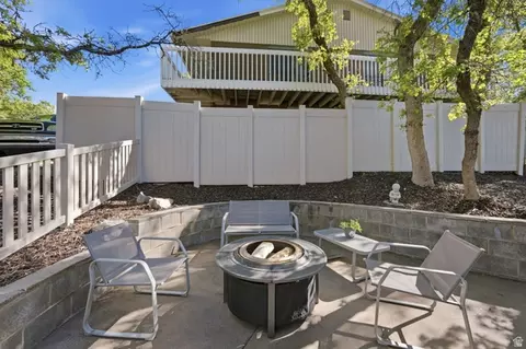 Exterior - 2198 S Elaine Dr E, Bountiful, UT 84010 photo 4 of 10