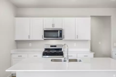 Kitchen - 3402 N Hannah St #1603, Eagle Mountain, UT 84005 photo 4 of 6
