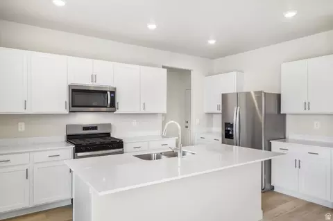 Kitchen - 3402 N Hannah St #1603, Eagle Mountain, UT 84005 photo 3 of 6