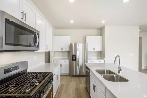 Kitchen - 3402 N Hannah St #1603, Eagle Mountain, UT 84005 photo 6 of 6
