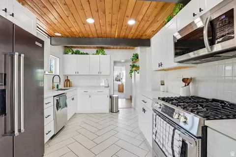 Kitchen - 526 W Winchester St, Murray, UT 84123 photo 4 of 4