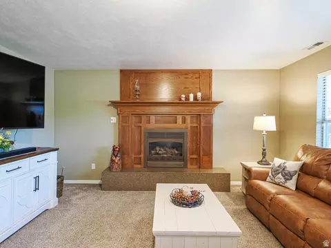 Living - 93 E Cranberry Hill Dr, Draper, UT 84020 photo 6 of 6