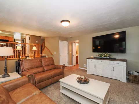 Living - 93 E Cranberry Hill Dr, Draper, UT 84020 photo 4 of 6