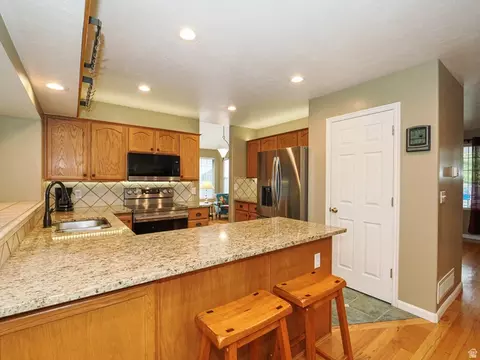 Kitchen - 93 E Cranberry Hill Dr, Draper, UT 84020 photo 4 of 4