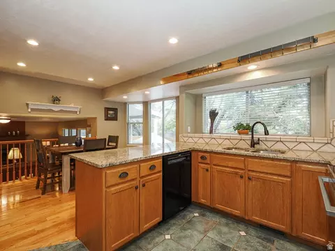 Kitchen - 93 E Cranberry Hill Dr, Draper, UT 84020 photo 2 of 4