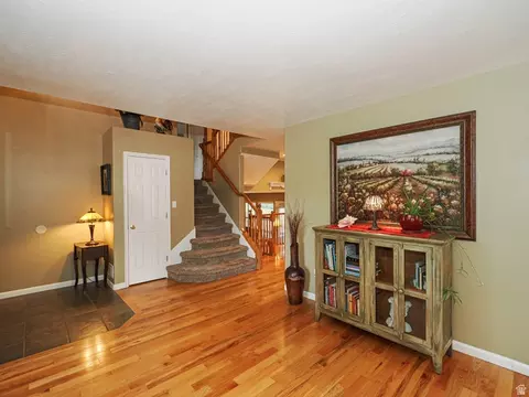 Entry Way - 93 E Cranberry Hill Dr, Draper, UT 84020 photo 3 of 5