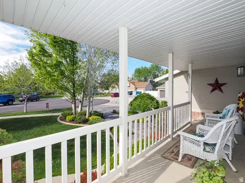 Exterior - 93 E Cranberry Hill Dr, Draper, UT 84020 photo 4 of 13