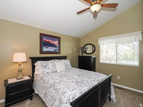 Bedroom - 93 E Cranberry Hill Dr, Draper, UT 84020 photo 5 of 9