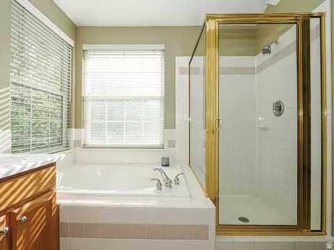 Bath - 93 E Cranberry Hill Dr, Draper, UT 84020 photo 3 of 4