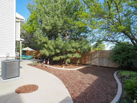 Exterior - 93 E Cranberry Hill Dr, Draper, UT 84020 photo 9 of 13