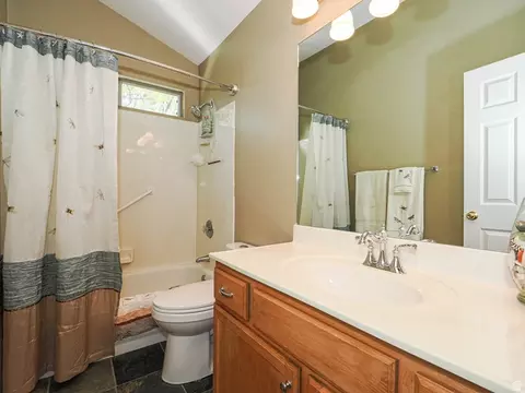 Bath - 93 E Cranberry Hill Dr, Draper, UT 84020 photo 4 of 4