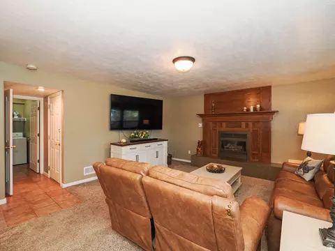 Living - 93 E Cranberry Hill Dr, Draper, UT 84020 photo 5 of 6