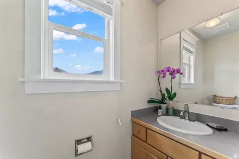 Bath - 1372 N 1380 W, Mapleton, UT 84664 photo 1 of 5