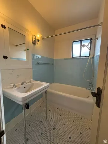 Bath - 2181 E Arbor Ln, Holladay, UT 84117 photo 1 of 2