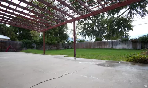 Exterior - 416 E 8260 S, Sandy, UT 84070 photo 3 of 6