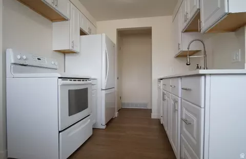 Kitchen - 416 E 8260 S, Sandy, UT 84070 photo 1 of 4
