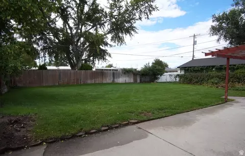 Exterior - 416 E 8260 S, Sandy, UT 84070 photo 4 of 6