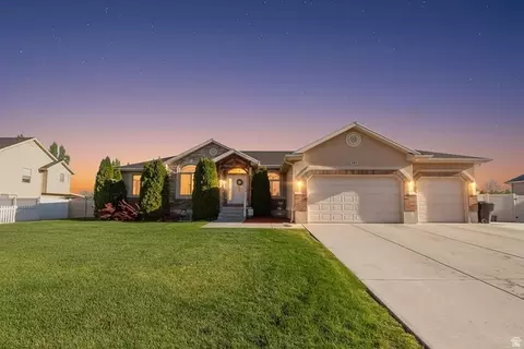 3328 W 1500 N, Clinton, UT 84015