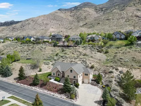 9476 N Avanyu Dr, Pleasant Grove, UT 84062
