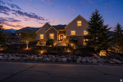 9476 N Avanyu Dr, Cedar Hills, UT 84062