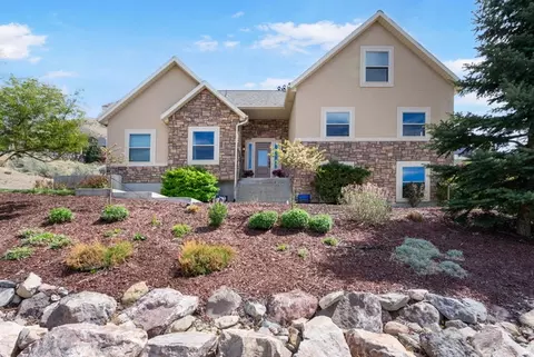 9476 N Avanyu Dr, Cedar Hills, UT 84062