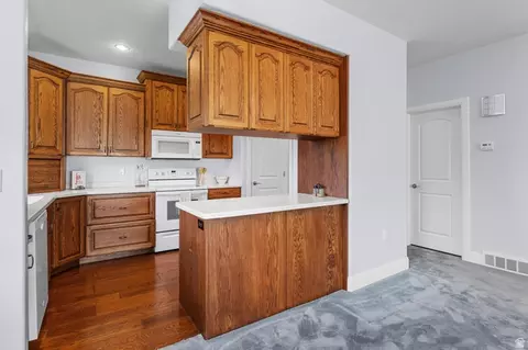 Kitchen - 33 Tierra Vista Ct, Bountiful, UT 84010 photo 1 of 1