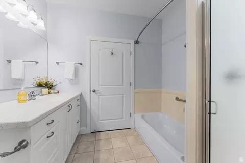 Bath - 33 Tierra Vista Ct, Bountiful, UT 84010 photo 2 of 4