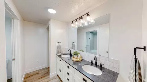 Bath - 368 E 700 N, Springville, UT 84663 photo 4 of 5
