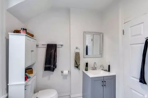 Bath - 358 W 400 S, Provo, UT 84601 photo 2 of 3