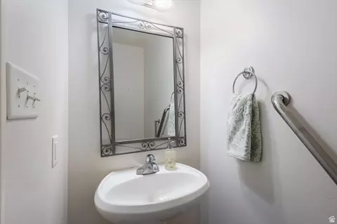 Bath - 780 E Hamlet Cir S, Midway, UT 84049 photo 1 of 2