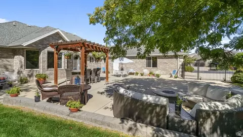 Exterior - 1325 W Park Meadows Dr, Mapleton, UT 84664 photo 8 of 11