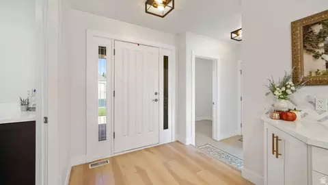Entry Way - 1325 W Park Meadows Dr, Mapleton, UT 84664 photo 2 of 3
