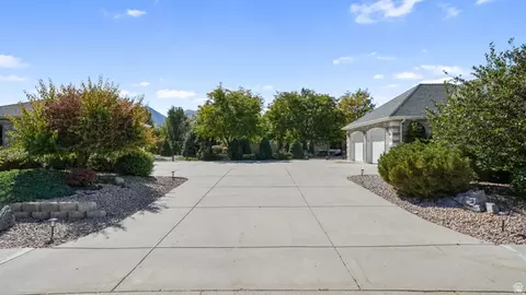 Exterior - 1325 W Park Meadows Dr, Mapleton, UT 84664 photo 4 of 11