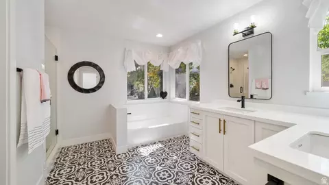 Bath - 1325 W Park Meadows Dr, Mapleton, UT 84664 photo 2 of 4