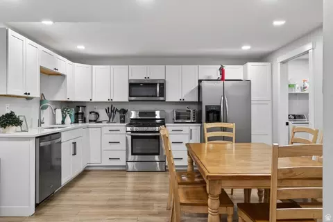 Kitchen - 2257 E Karalee Way S, Sandy, UT 84092 photo 9 of 10