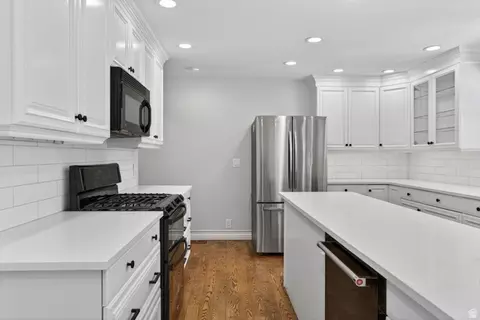 Kitchen - 2257 E Karalee Way S, Sandy, UT 84092 photo 5 of 10