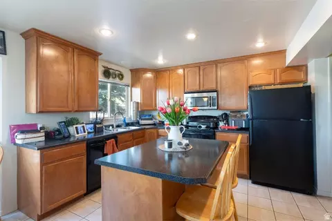 Kitchen - 7456 Southcrest Cir, Midvale, UT 84047 photo 1 of 5