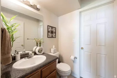 Bath - 7456 Southcrest Cir, Midvale, UT 84047 photo 4 of 6
