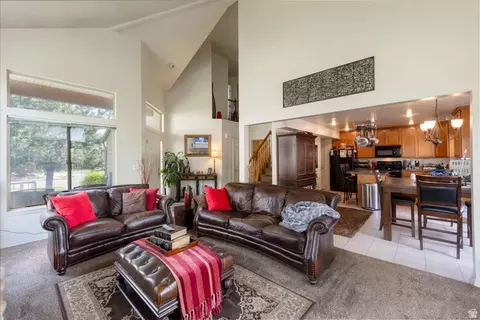 Living - 7456 Southcrest Cir, Midvale, UT 84047 photo 3 of 4