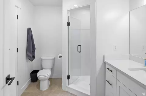 Bath - 1298 E 1640 S, Ogden, UT 84404 photo 3 of 4