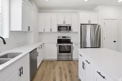 Kitchen - 1298 E 1640 S, Ogden, UT 84404 photo 3 of 4