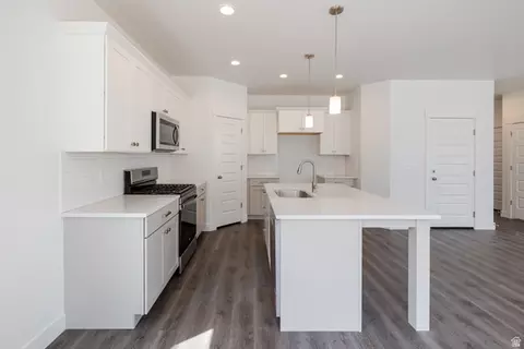 Kitchen - 3985 W 950 N #469, Eagle Mountain, UT 84043 photo 2 of 5