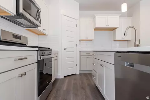 Kitchen - 3985 W 950 N #469, Eagle Mountain, UT 84043 photo 4 of 5