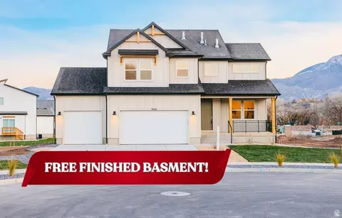 5233 S Paramount Dr, Riverdale, UT 84405